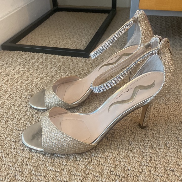 Women’s Dress Shoes Sparkle High Heels with ankle strap size 7.5 worn once - Picture 4 of 12